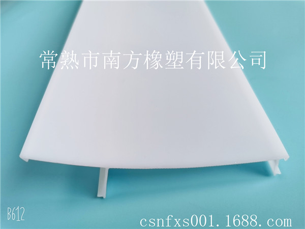 PC灯罩异型材挤出