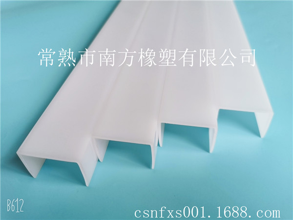 PC灯罩异型材挤出