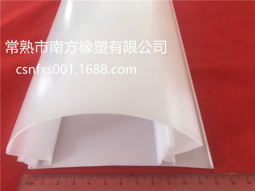 PC挤出灯罩
