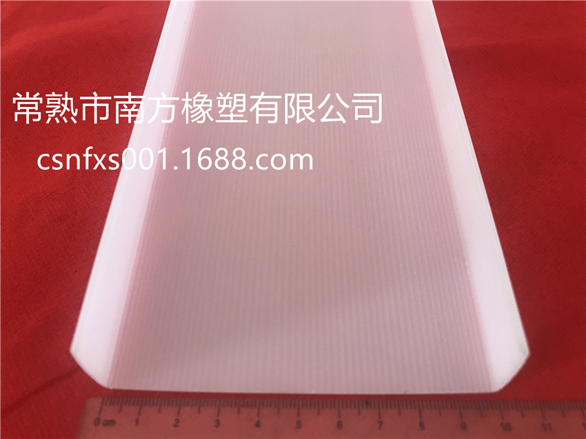 PC挤出灯罩